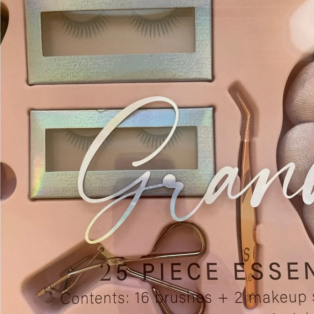 Lavender Makeup Brush Set - Picture 4 of 8